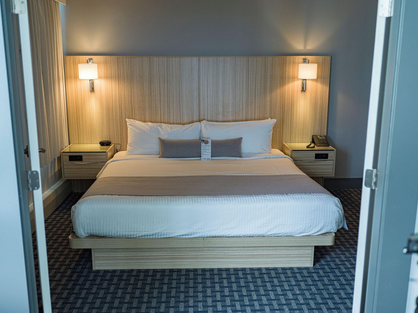 Century-Plaza-Hotel---Spa-Vancouver-Room-72