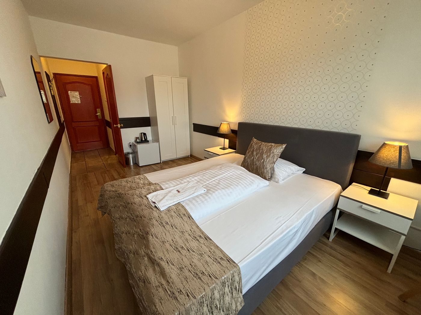 Gloria-Budapest-City-Center-Room-17