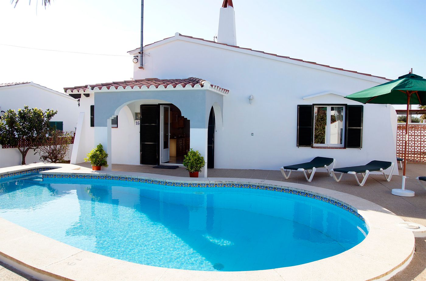 Calan Porter Playa Apartments