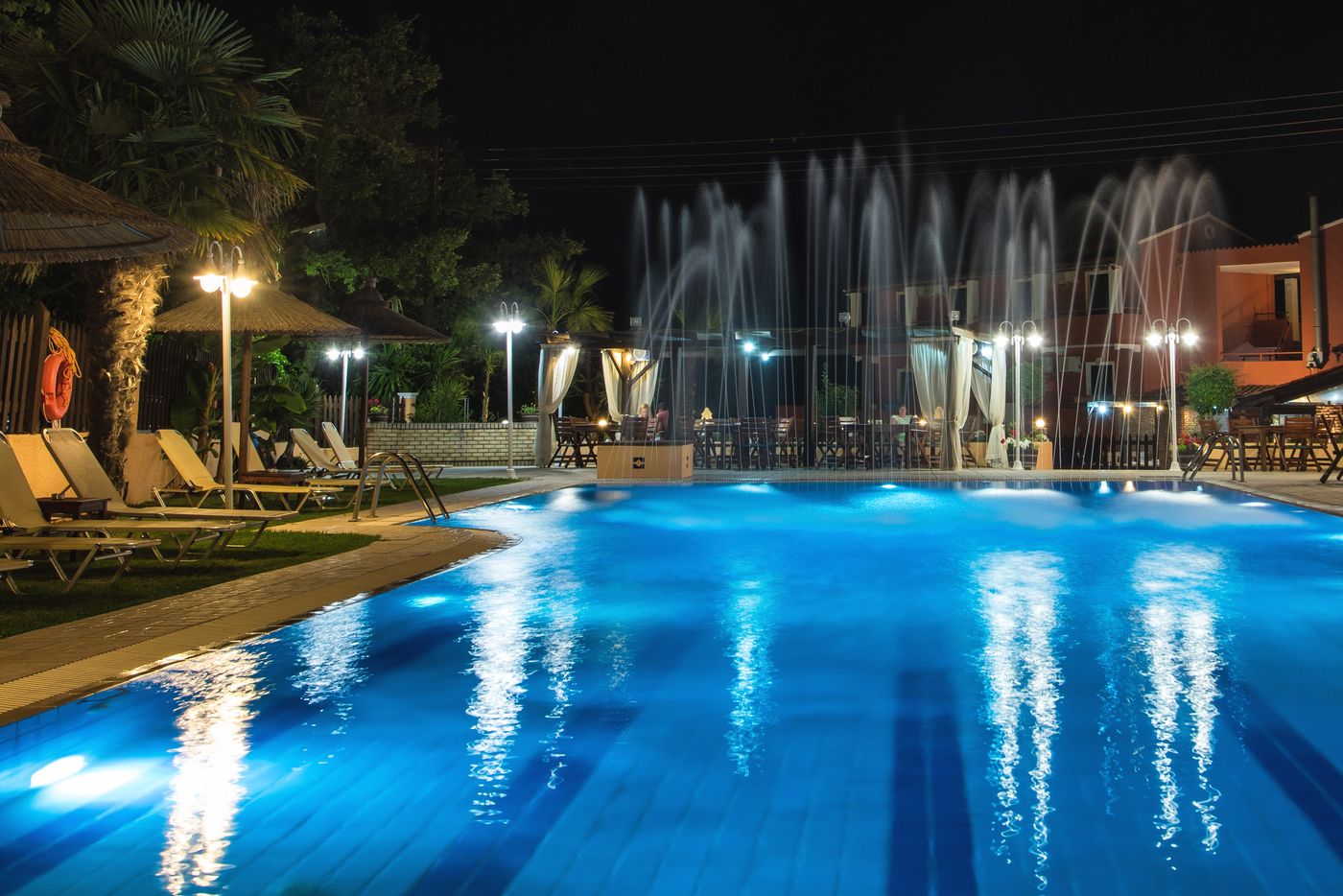 Dominoes-Aparthotel-Pool-12