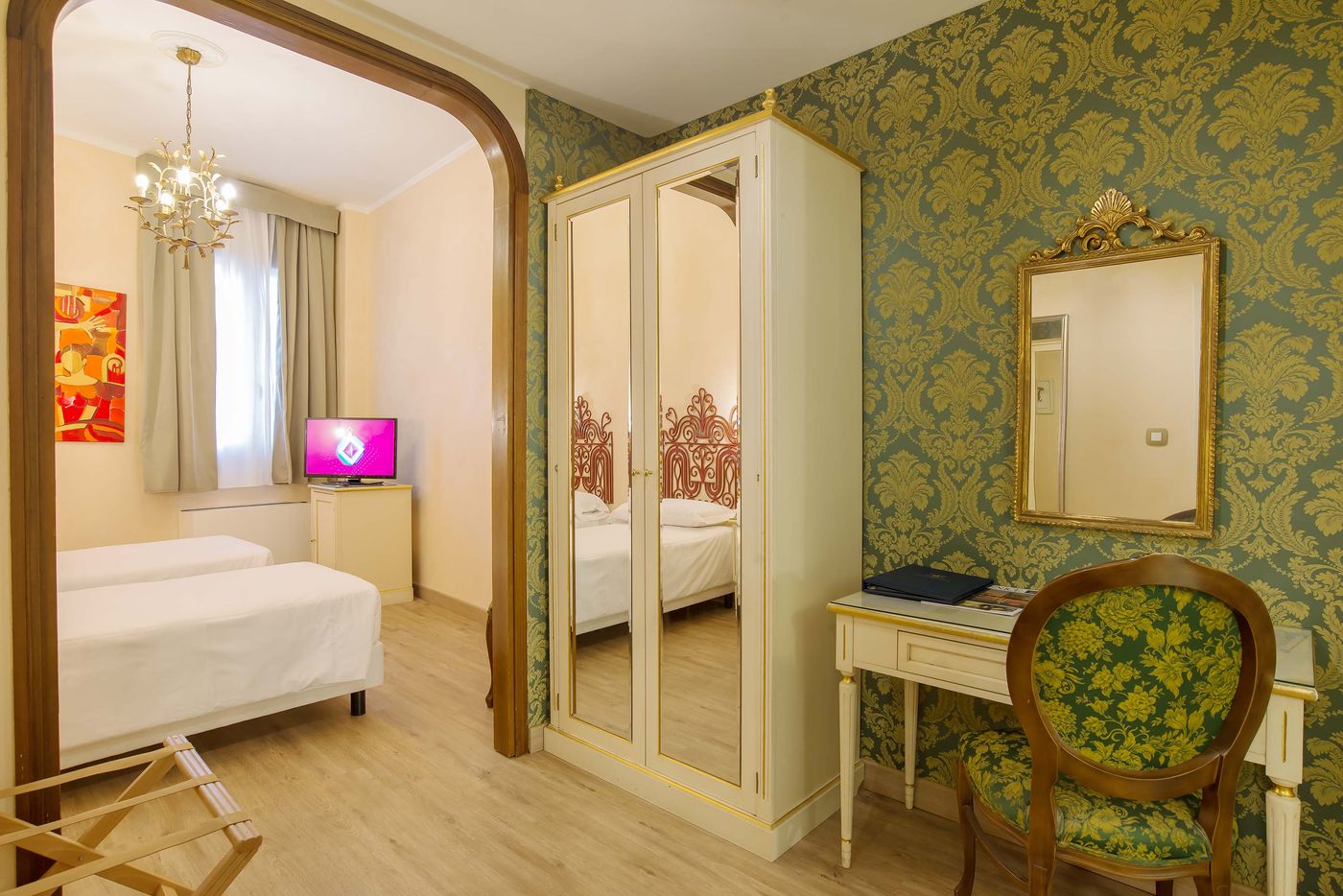 La-Fenice-et-des-Artistes-Room-11