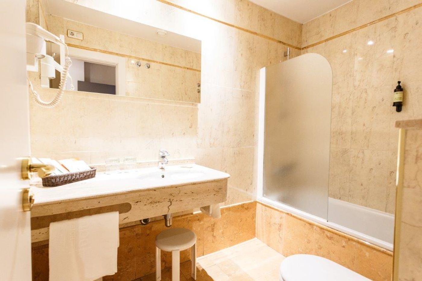 Dauro Premier-Spain-GRANADA-Room-7