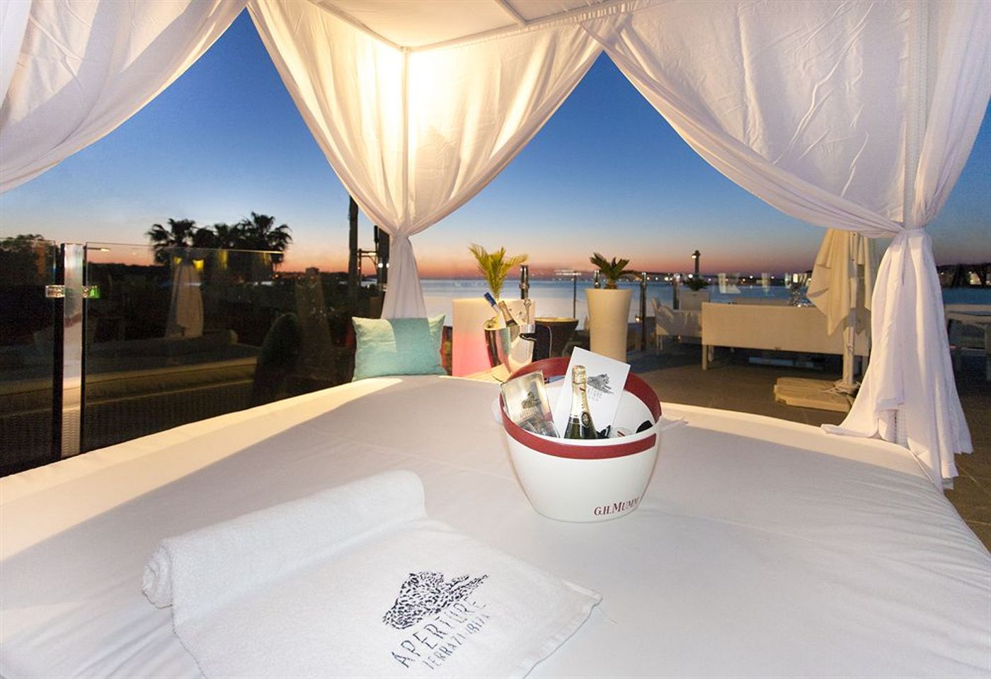 Marina Playa Apartments