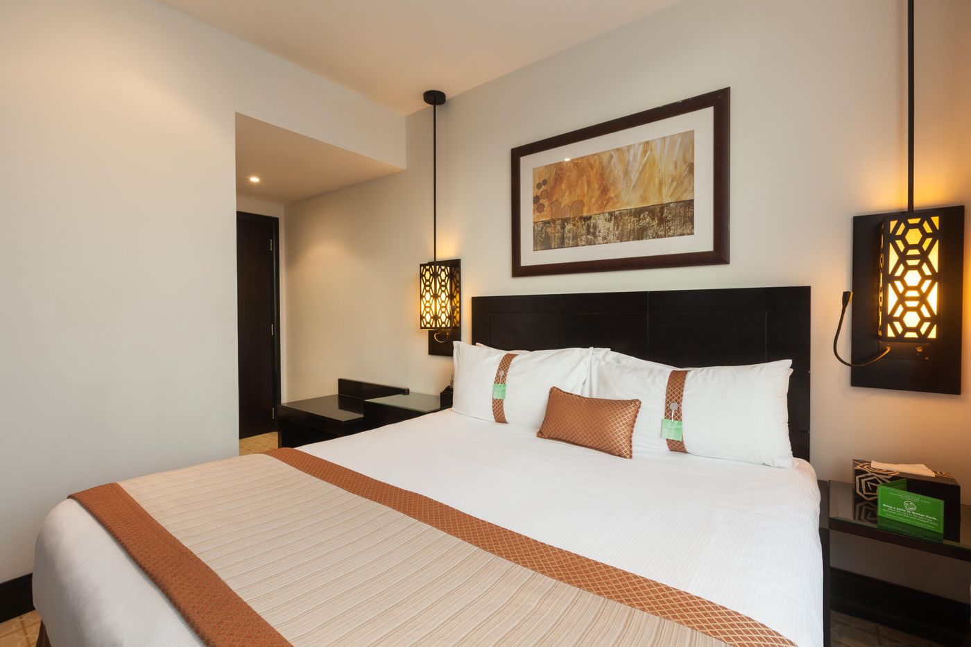 Holiday-Inn-Dubai-Al-Barsha-Room-32
