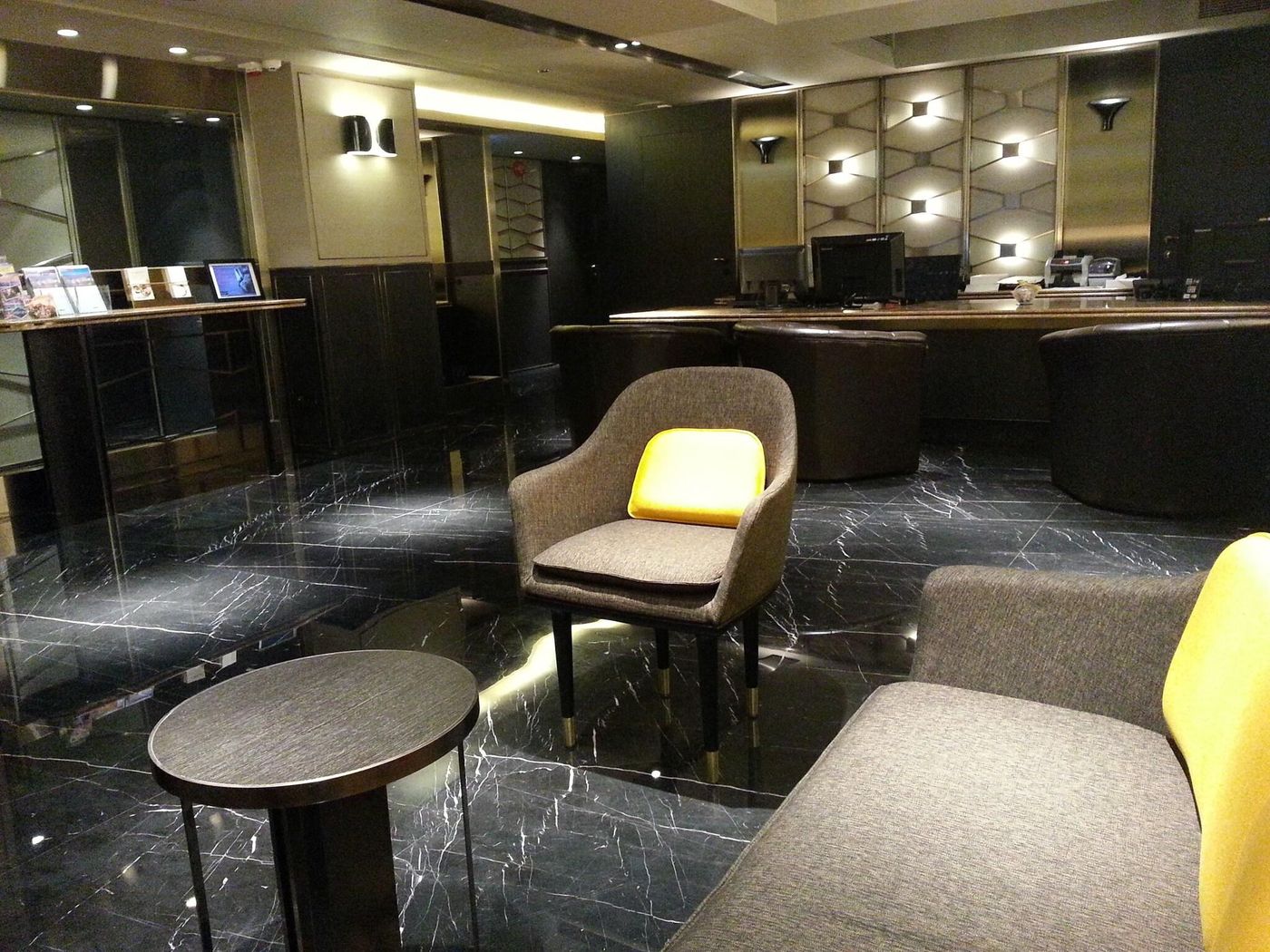 Brighton-Hotel-Hong-Kong-Lobby-7