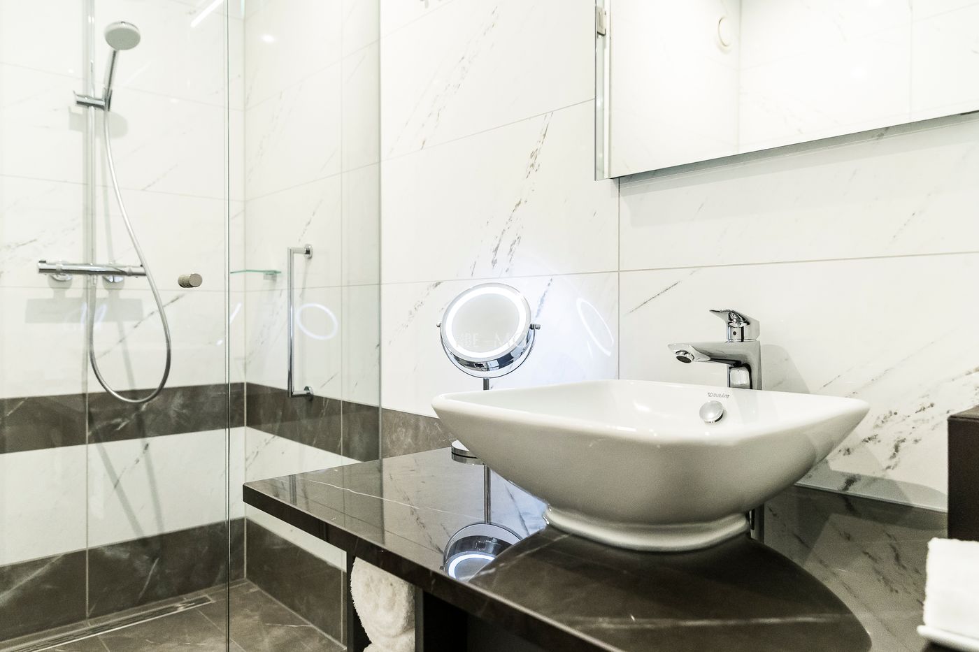 Monet-Garden-Hotel-Amsterdam-Room-28