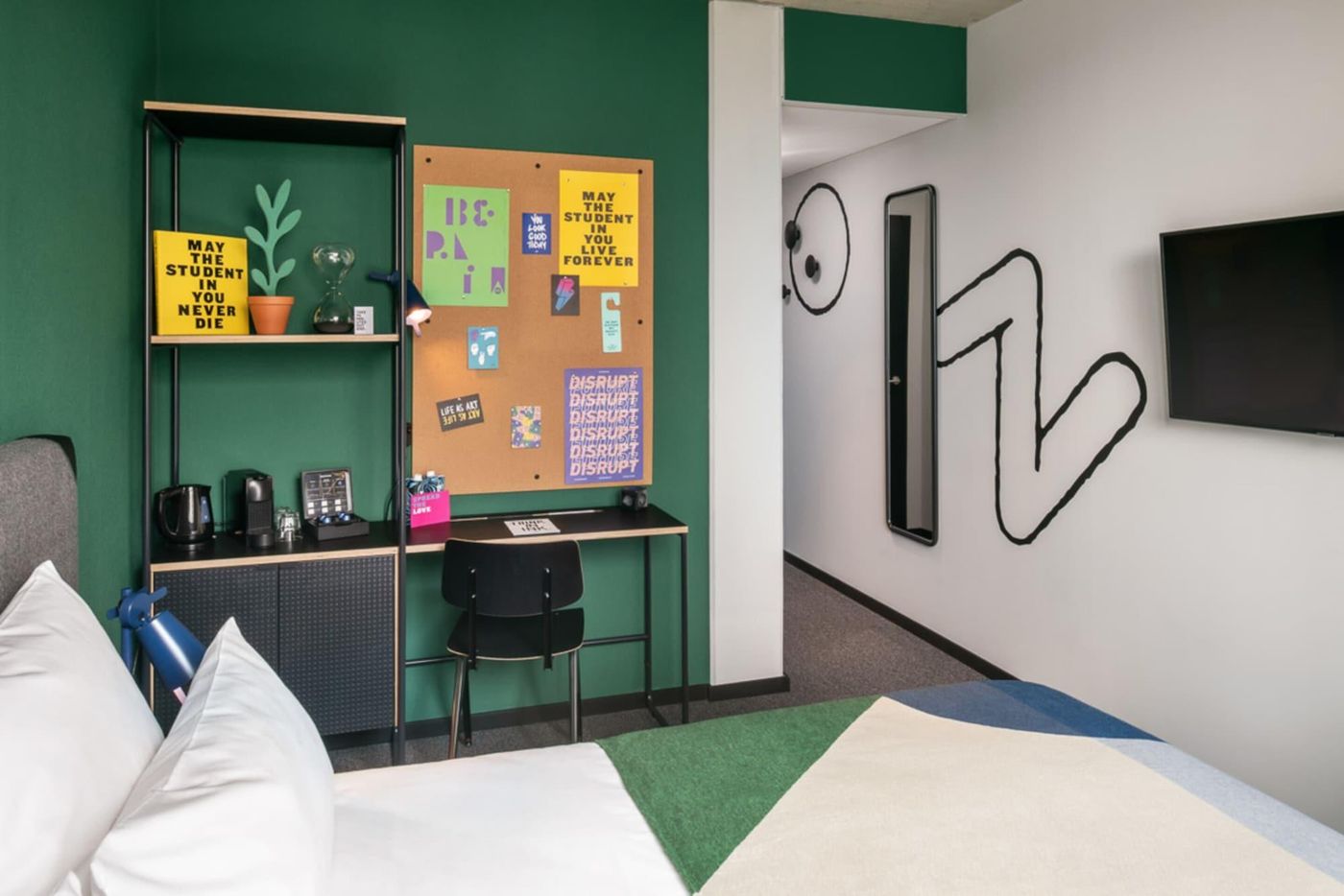 The-Social-Hub-Berlin-Room-4