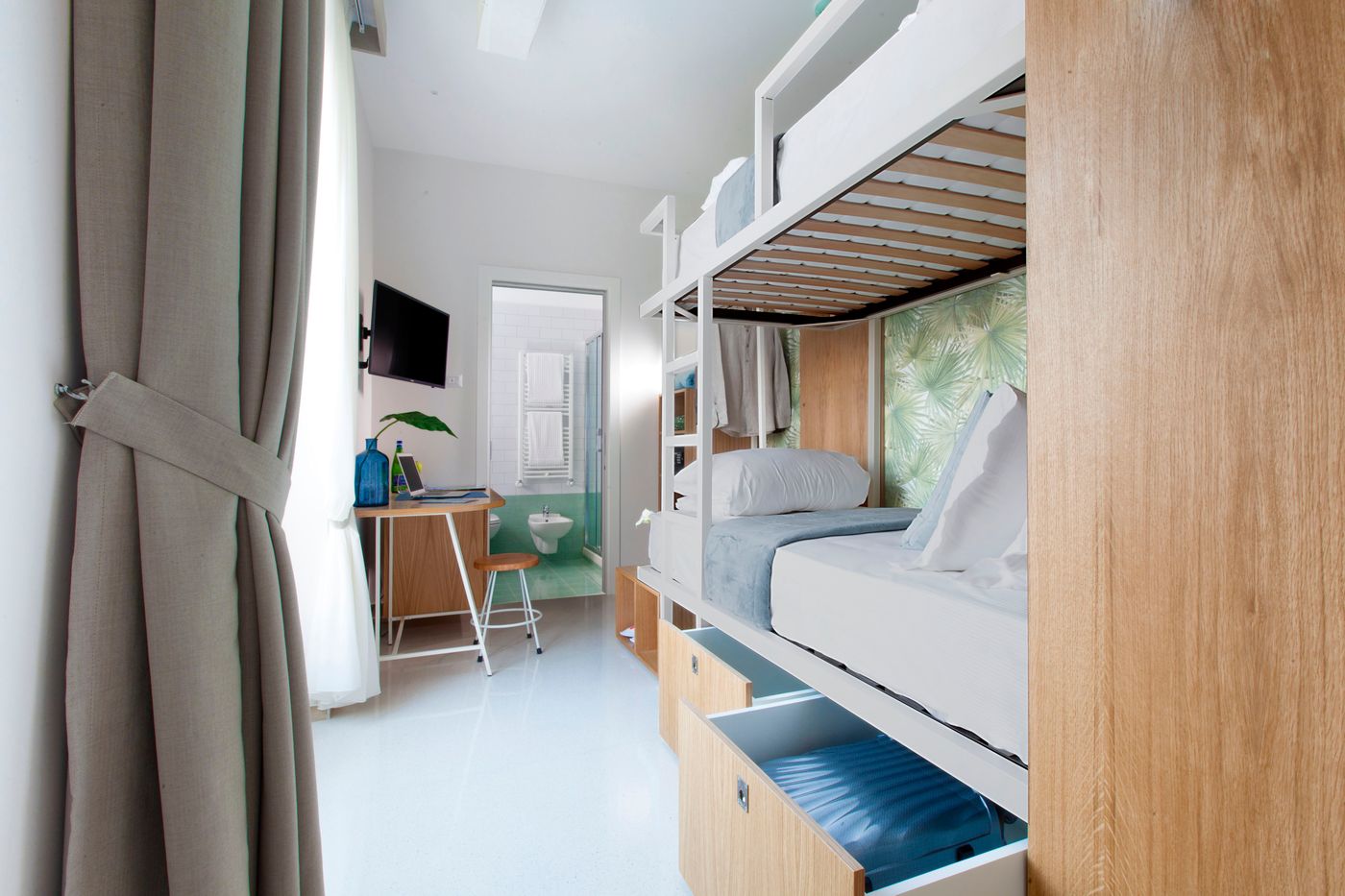 Unconventional-Sorrento-Coast-Room-29