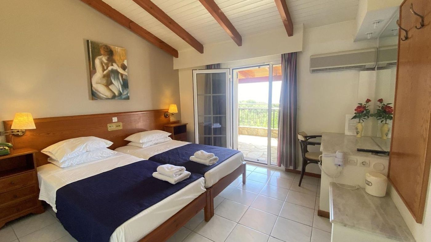 Hotel-Sunrise-Inn-Room-26