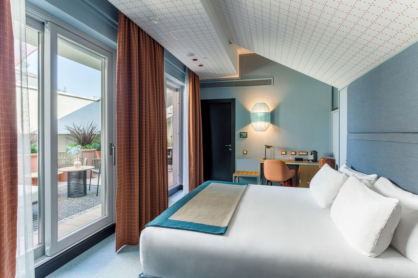 Room-Mate-Giulia-Room-8