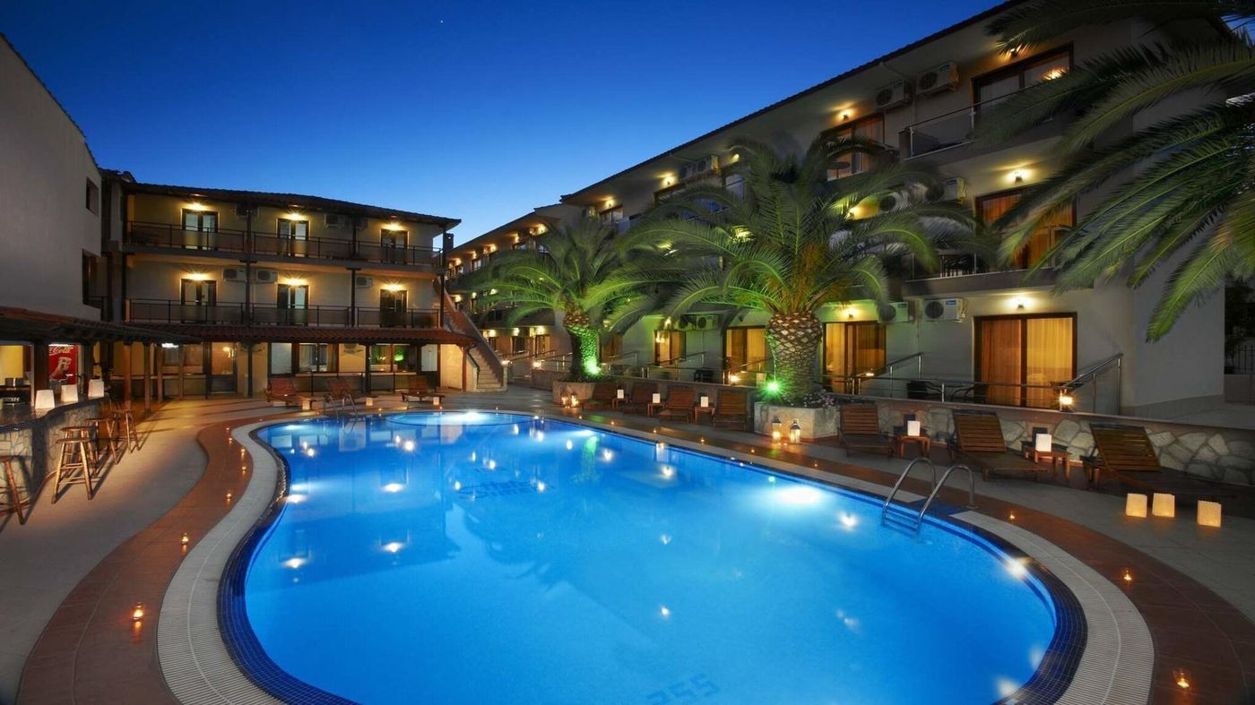 Simeon-Hotel-Pool-11