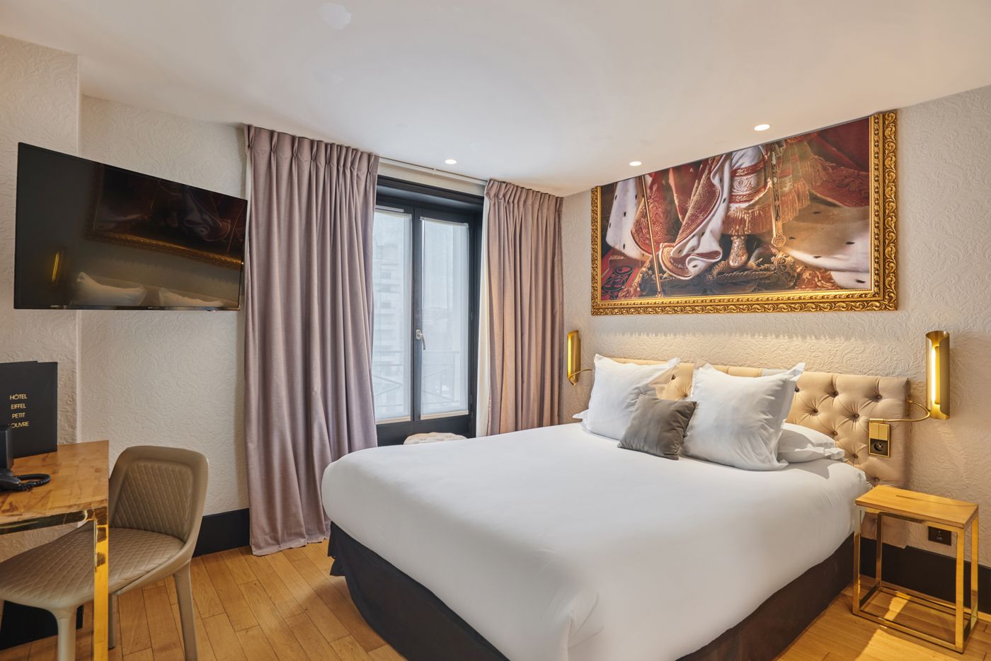 Hotel-Eiffel-Petit-Louvre-Room-12
