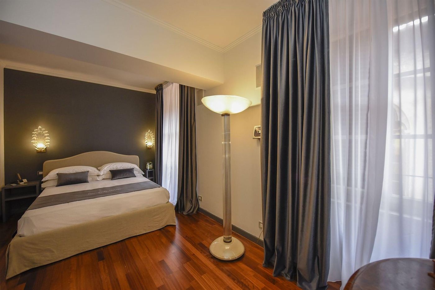 The-Tuscanian-Hotel-Room-17