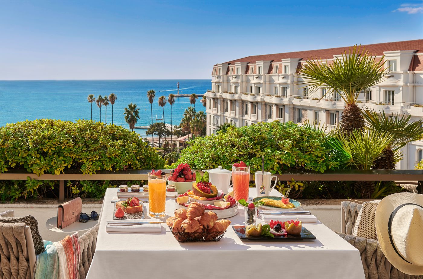 Hotel-Barriere-Le-Gray-d-Albion-Terrace-4