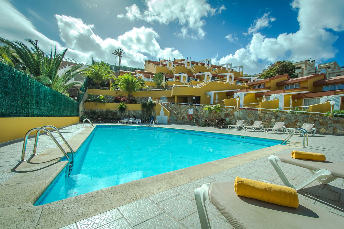 Apartamentos-Punta-Marina-by-LIVVO-Pool-9