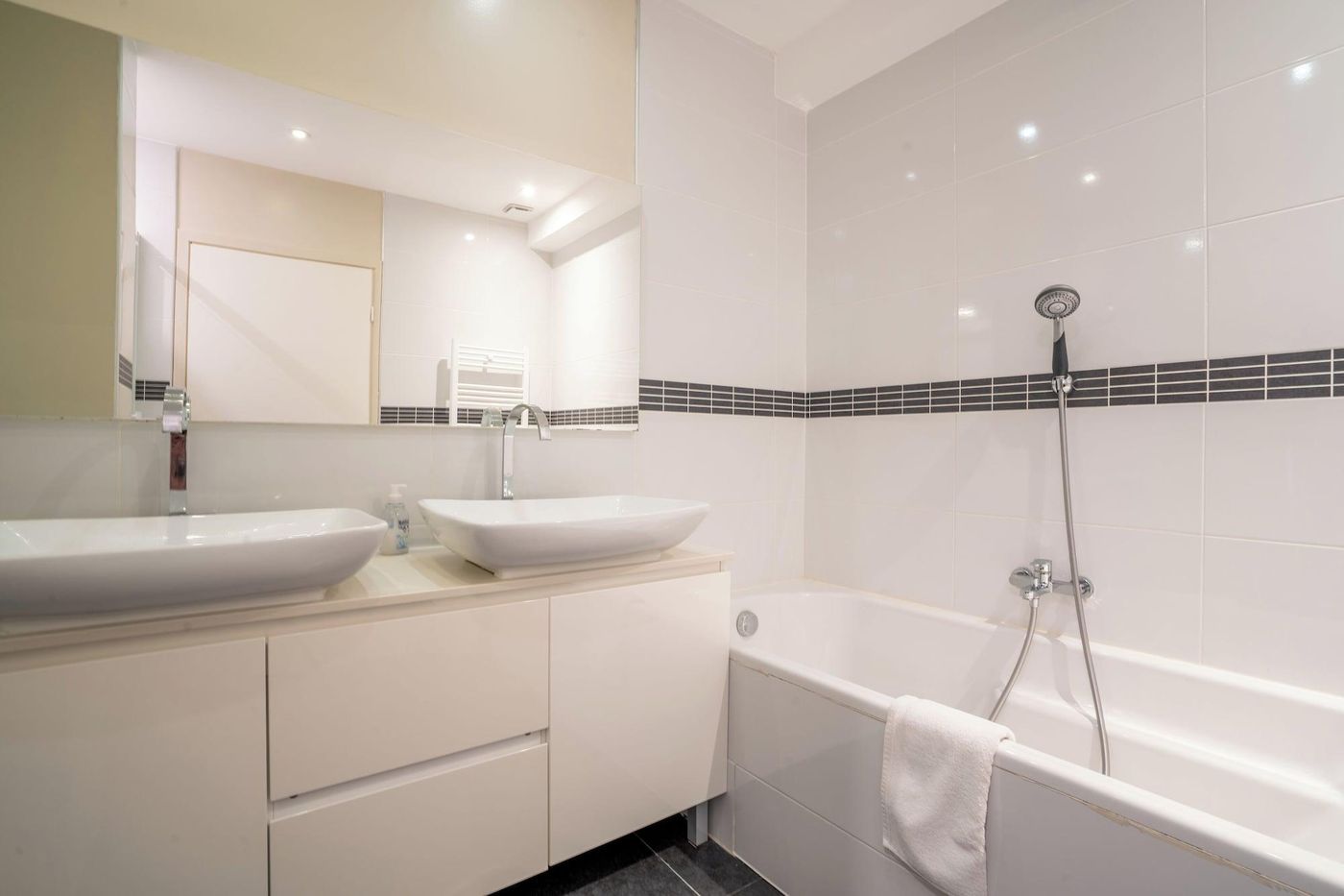 La-Villa-Louancelie-Room-35