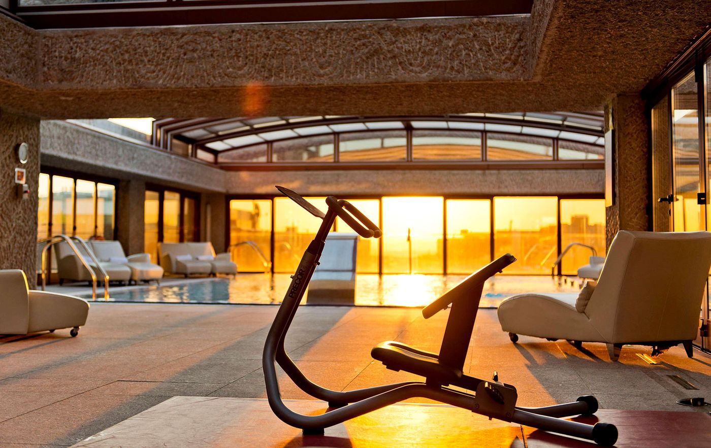 Hilton-Madrid-Airport-Pool-79