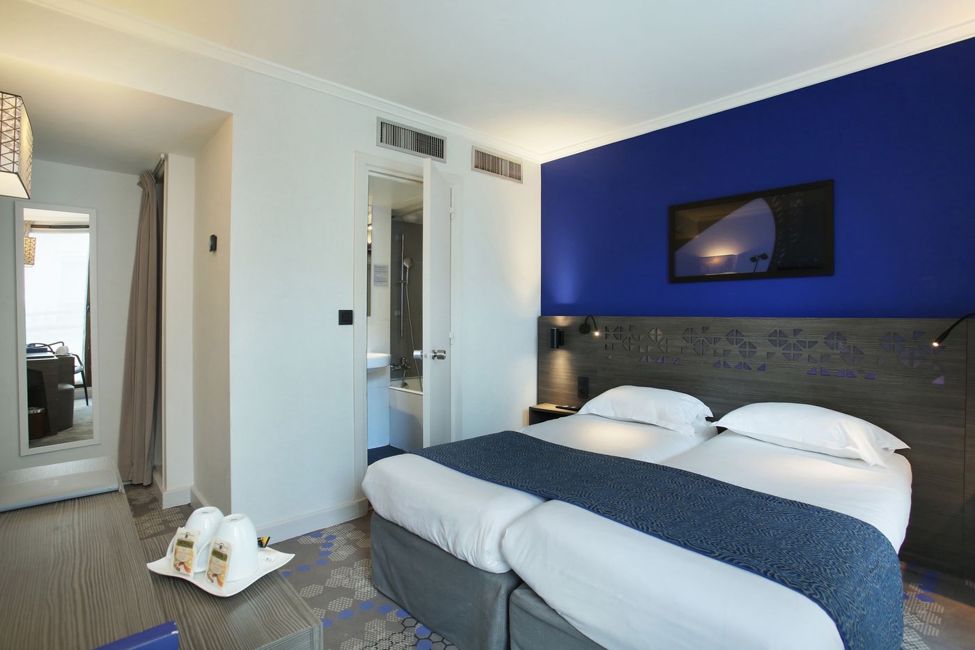 Hotel-Eiffel-Capitol-Room-20