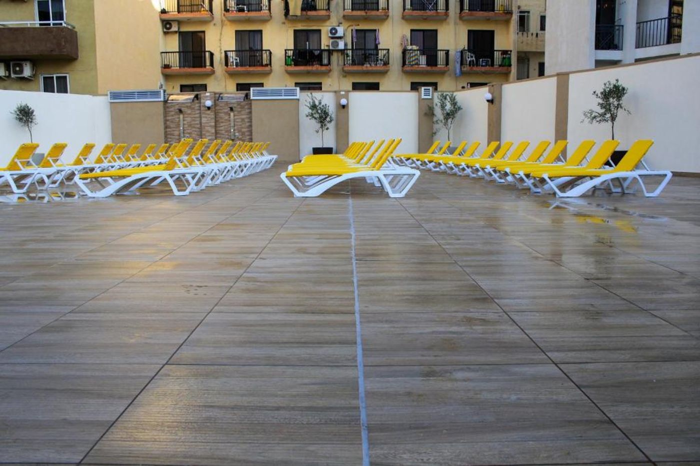 Canifor-Hotel-Pool-32