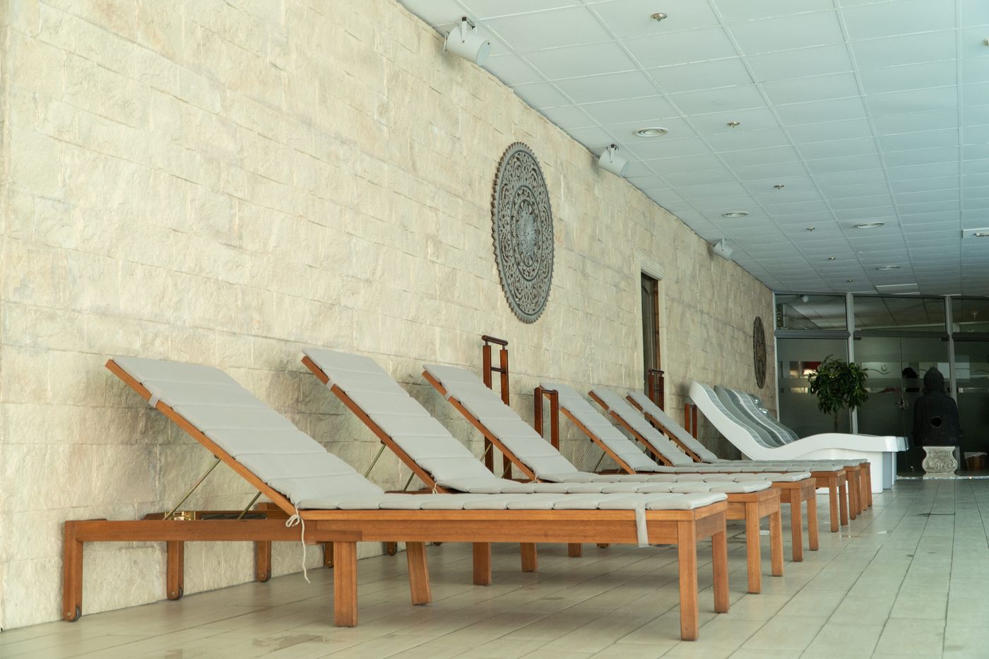 Sun-Palace-Albir-Sports-and-Entertainment-41