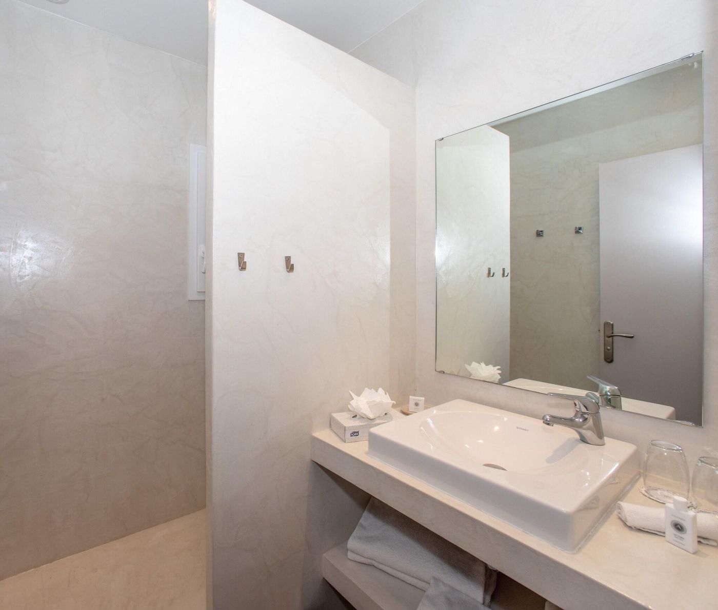 Font-Mourier-Hotel-Room-36