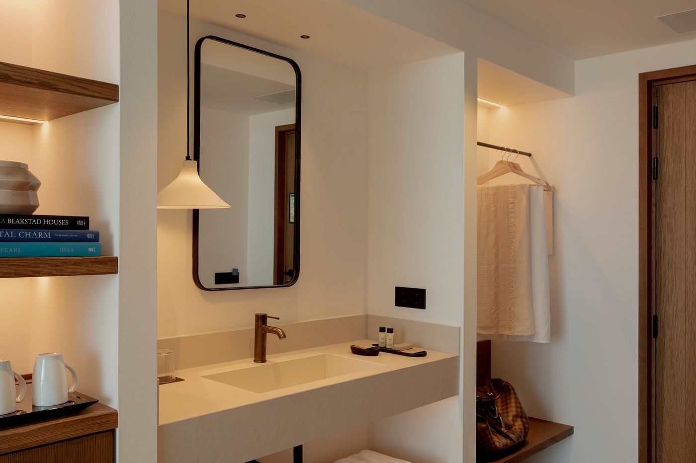 12.06.25 Elisabeth by the Sea