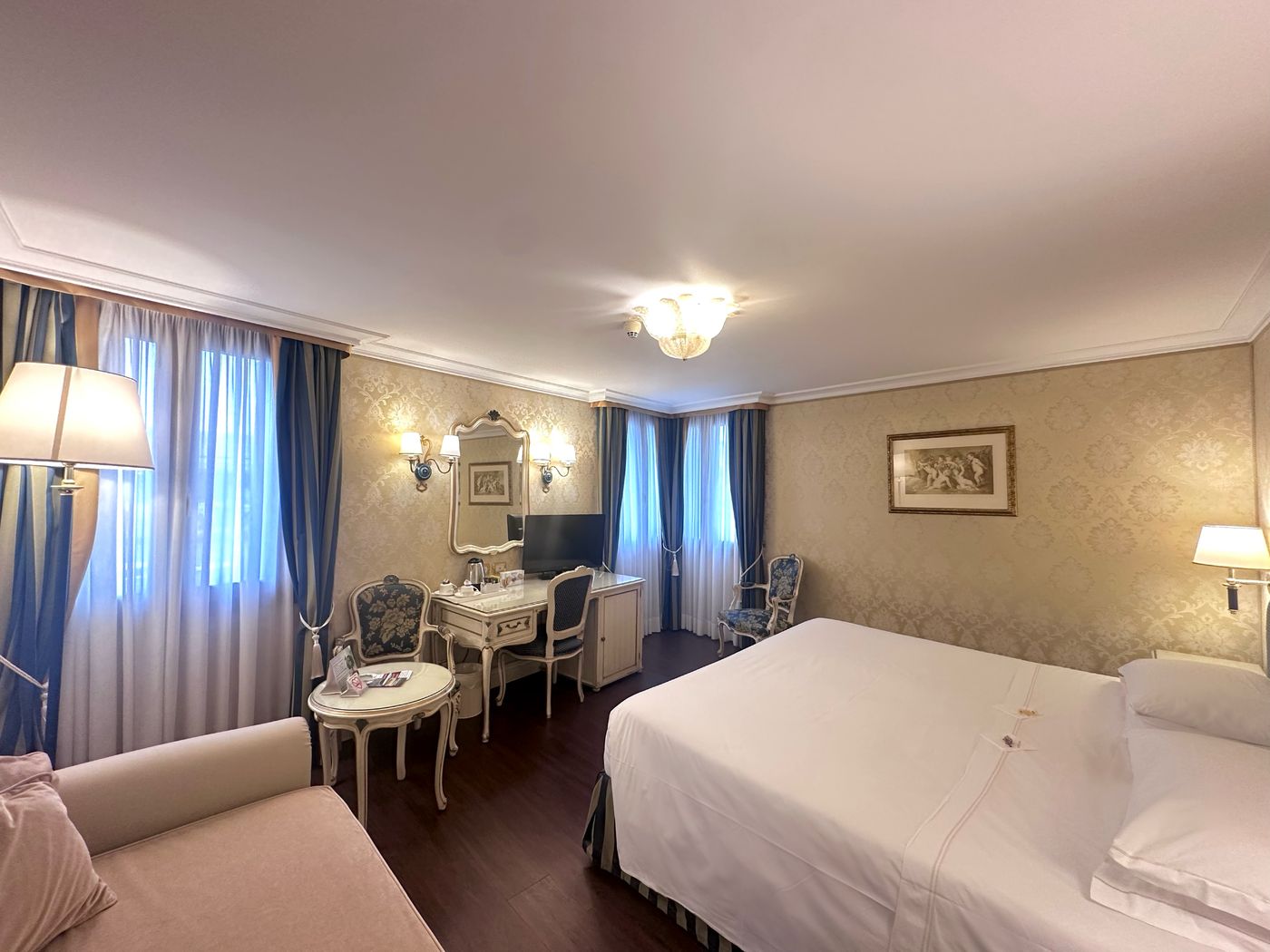 Hotel-Antiche-Figure-Room-34