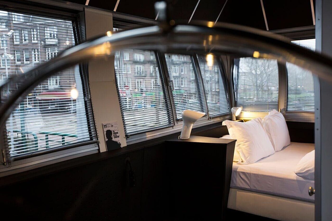 SWEETS - Wiegbrug-Netherlands-AMSTERDAM-Room-3