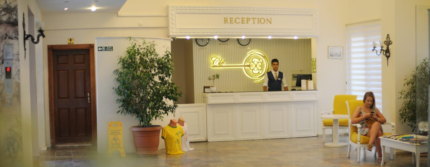 Cle-Seaside-Hotel-Lobby-33