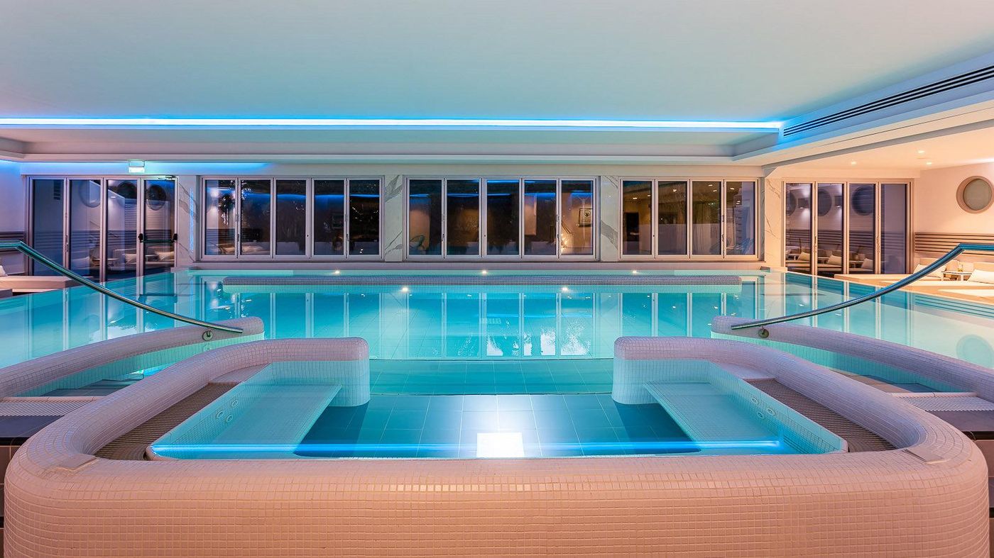 Crowne-Plaza-Limassol-Pool-57