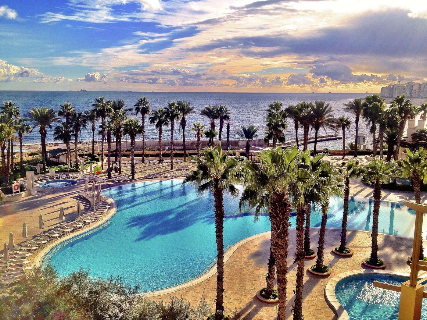 Hilton-Malta-Pool-14