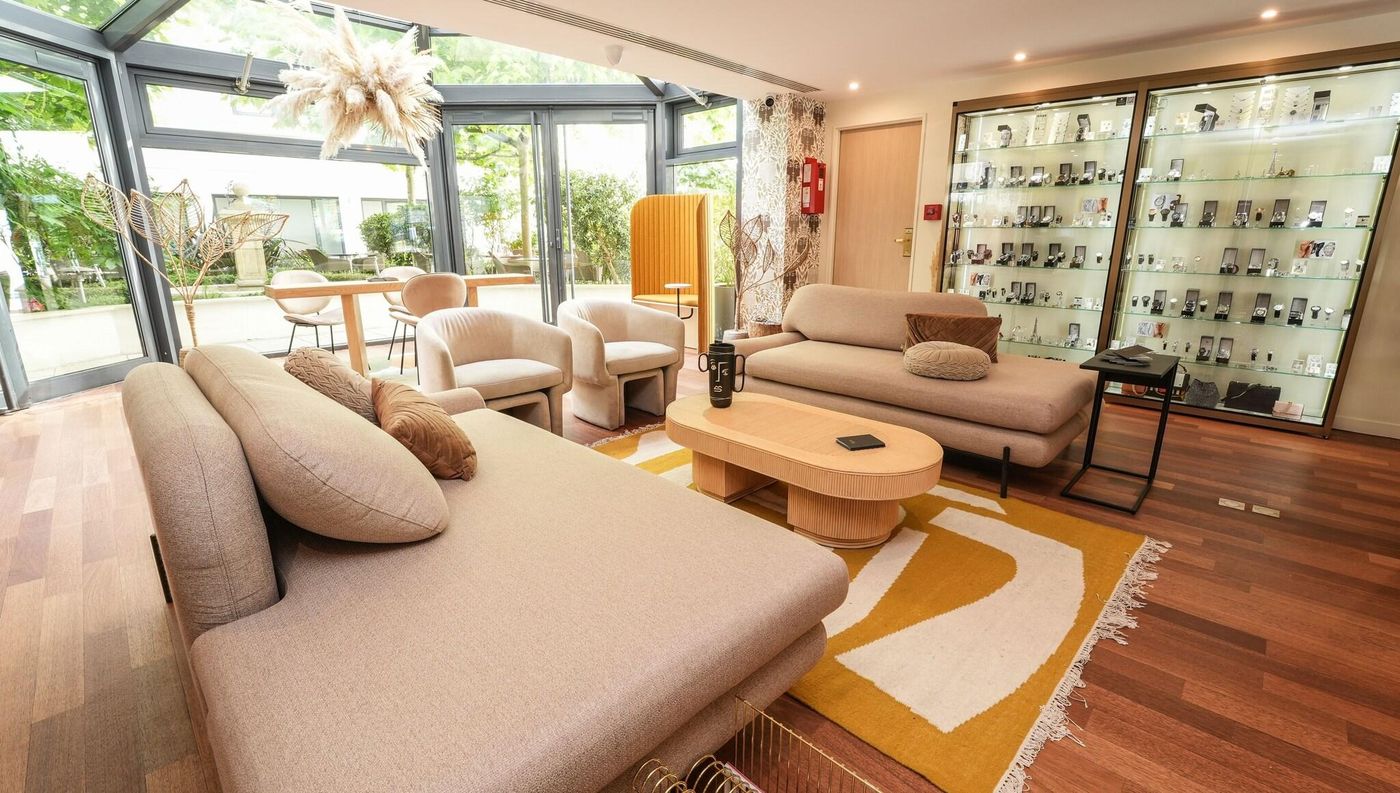 Mercure-Paris-Gare-Montparnasse-TGV-Lobby-3