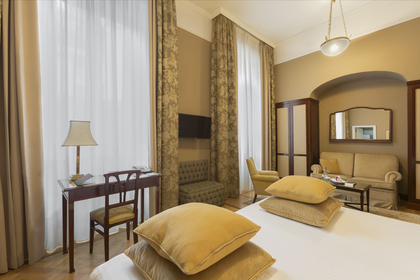 Grand-Hotel-et-de-Milan---The-Leading-Hotels-Room-28