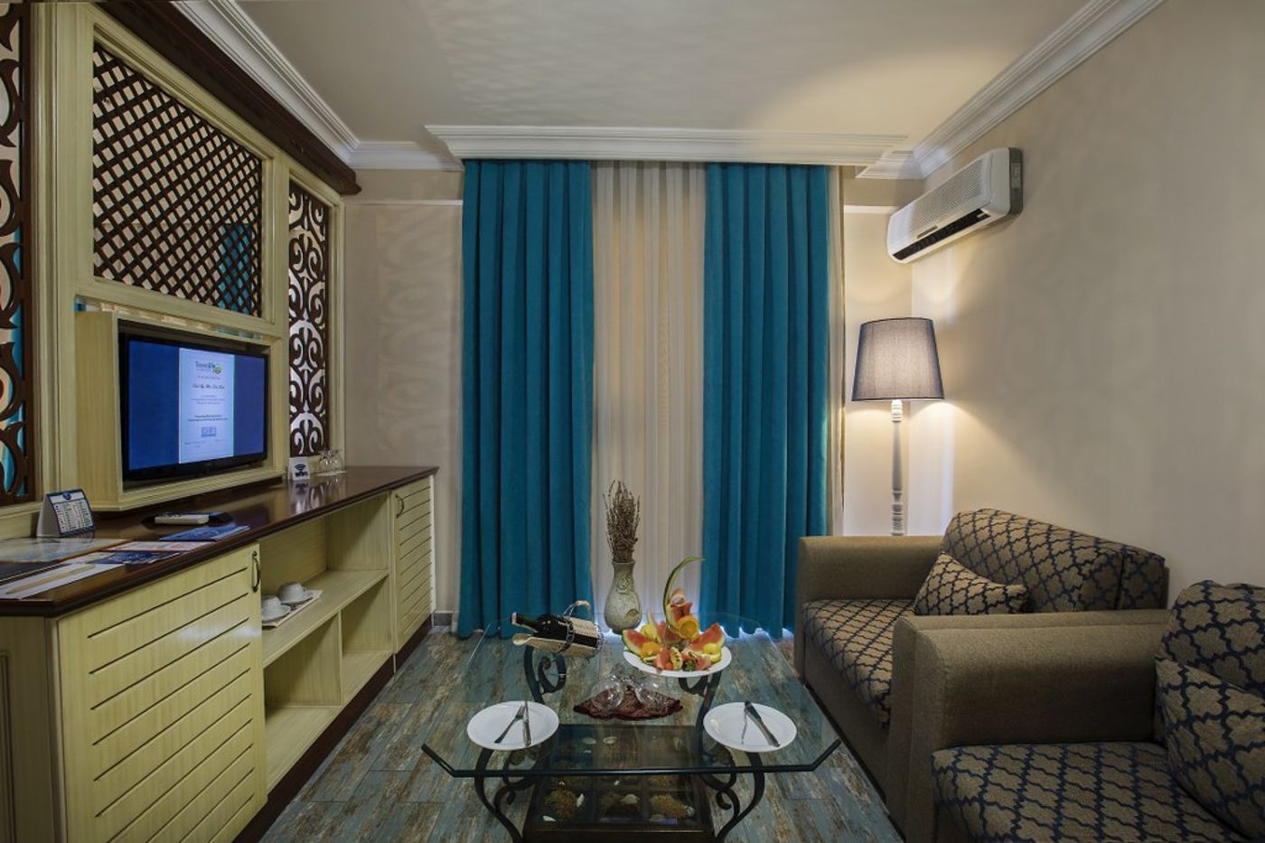 Big-Blue-Suite-Hotel-Room-23