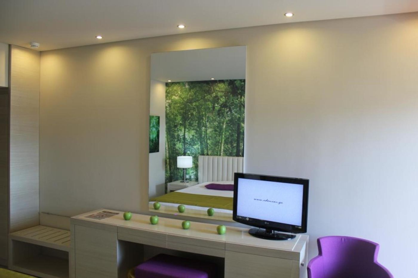 Eden-Roc-Resort-Hotel-Room-35