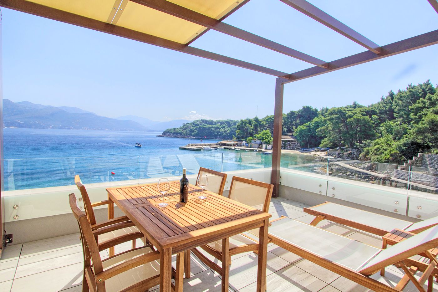 Kalamota-Beach-House-Room-26