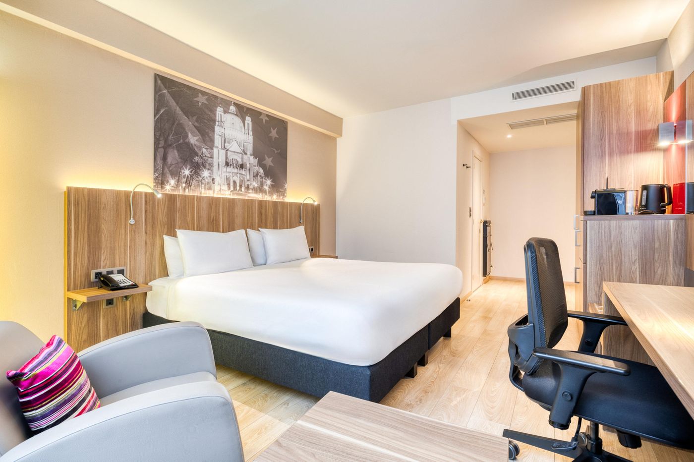 Holiday-Inn-Brussels-Schuman-Room-27