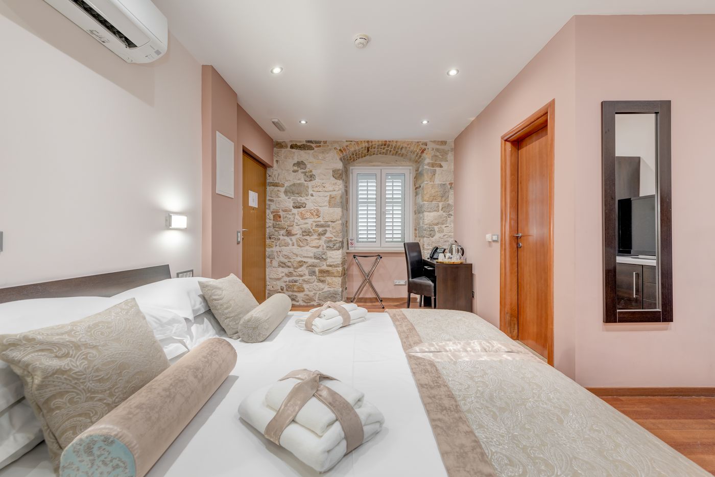 Palace-Suites-Heritage-hotel---Adults-Only-Room-2