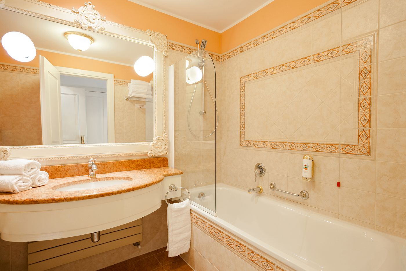 Gardaland Hotel-Italy-Castelnuovo del Garda-Room-10