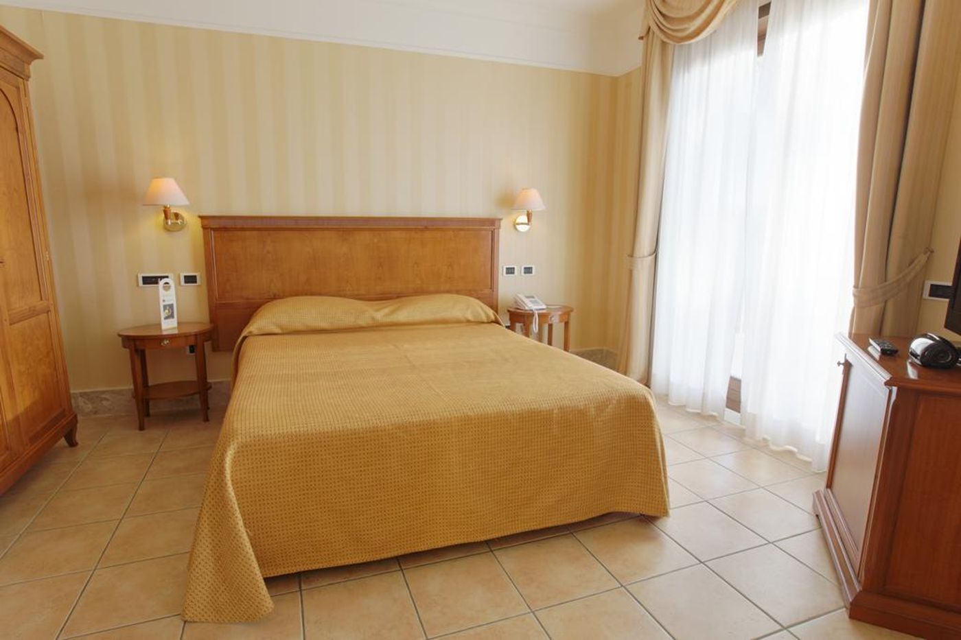 Dioscuri-Bay-Palace-Room-12