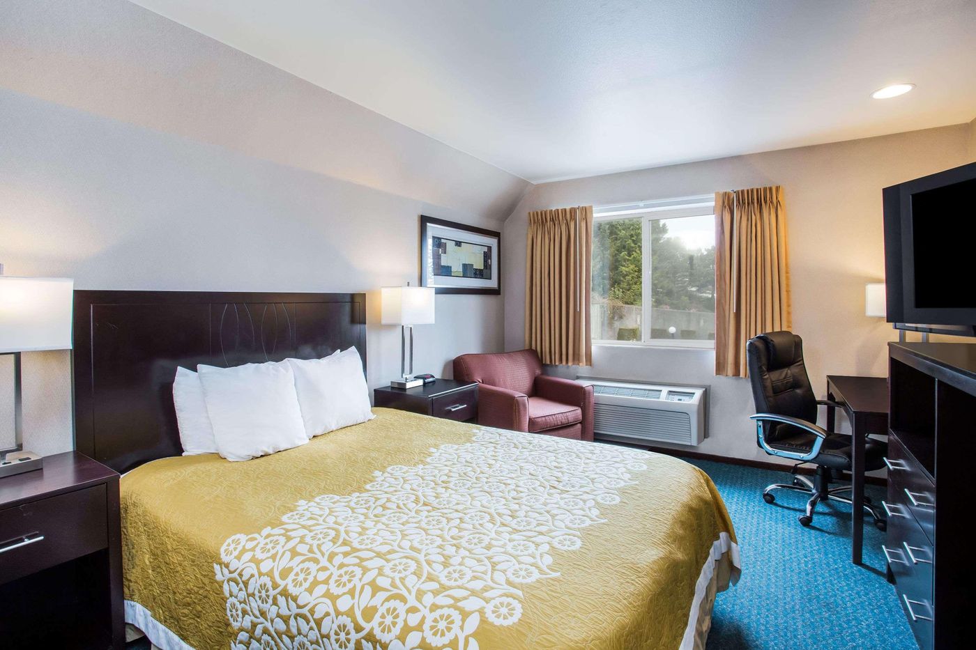 Days Inn by Wyndham Seattle Aurora-United States-SEATTLE-Room-10