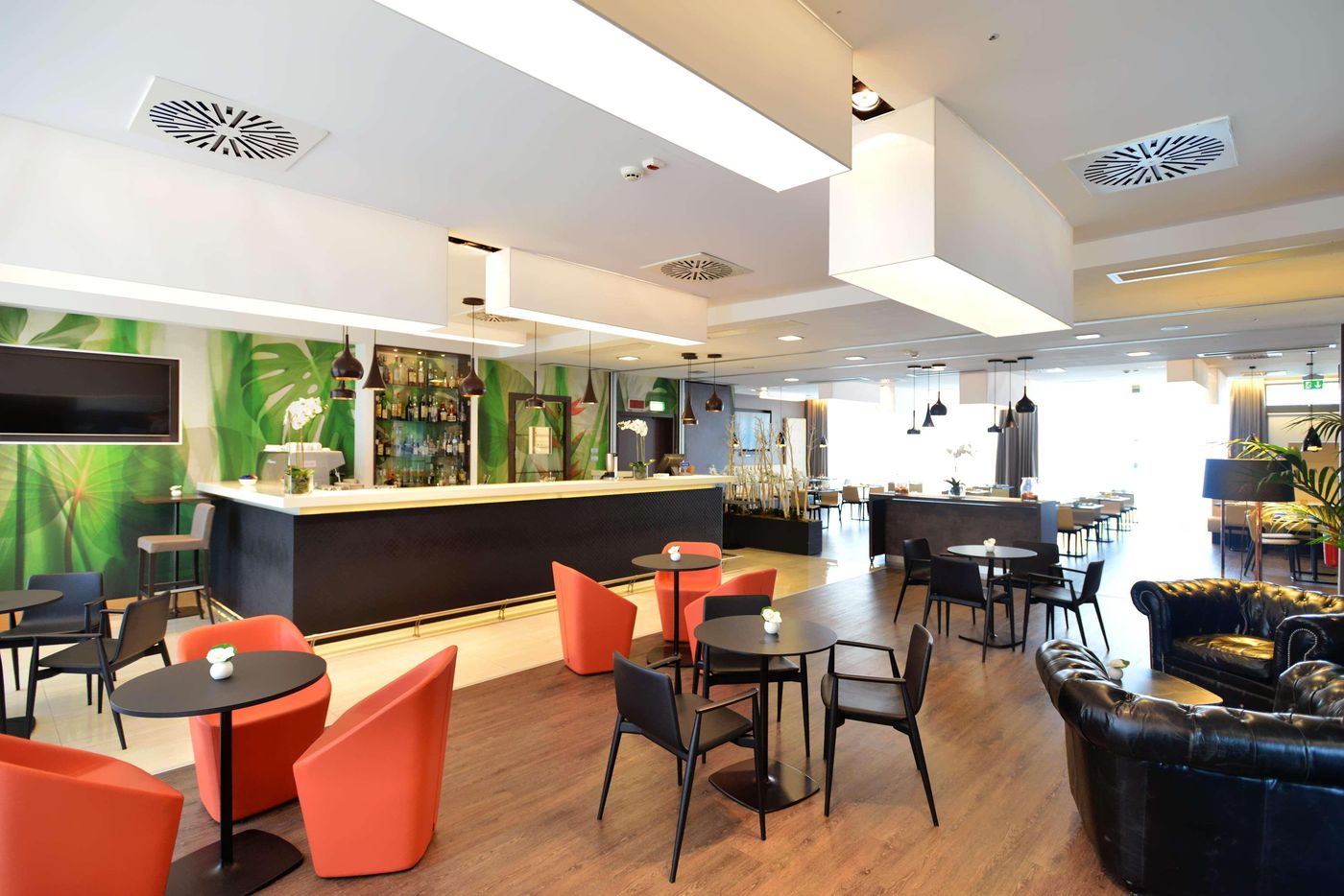 Hilton-Garden-Inn-Milan-North-Restaurant-3