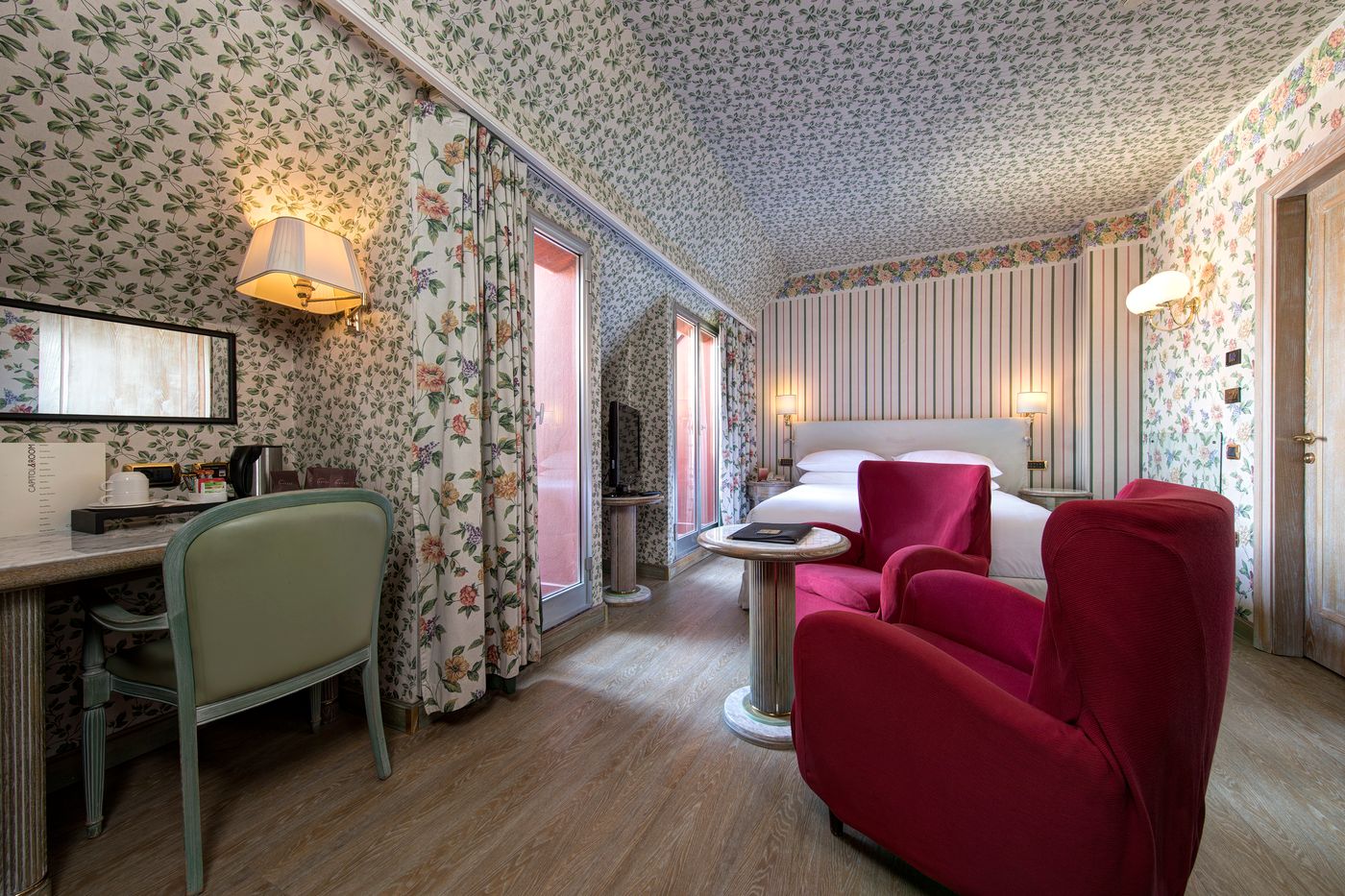 Hotel-Capitol-Room-16