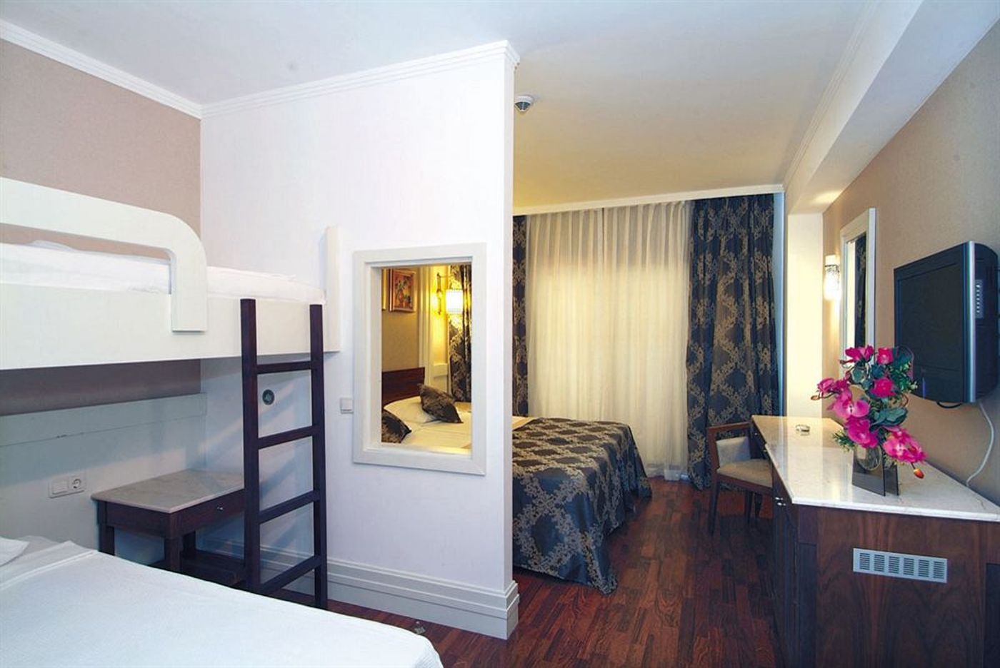 Alba-Queen-Hotel-Room-25