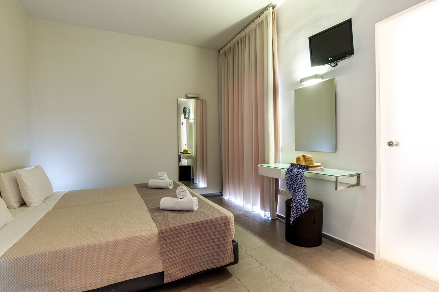 Atlantis-City-Hotel-Room-5