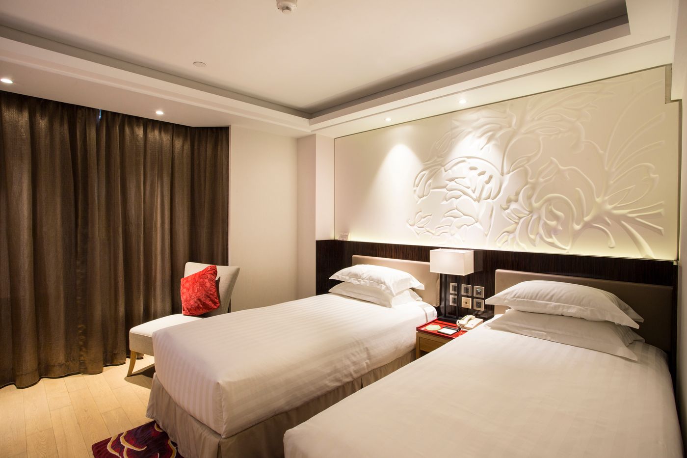 Wharney-Hotel-Room-7