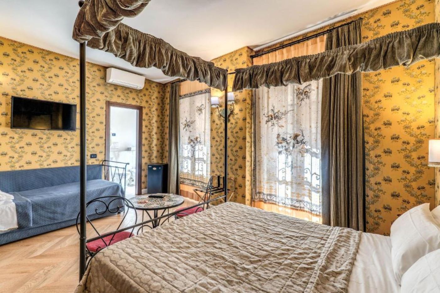 Residenza-Ave-Roma-Room-2