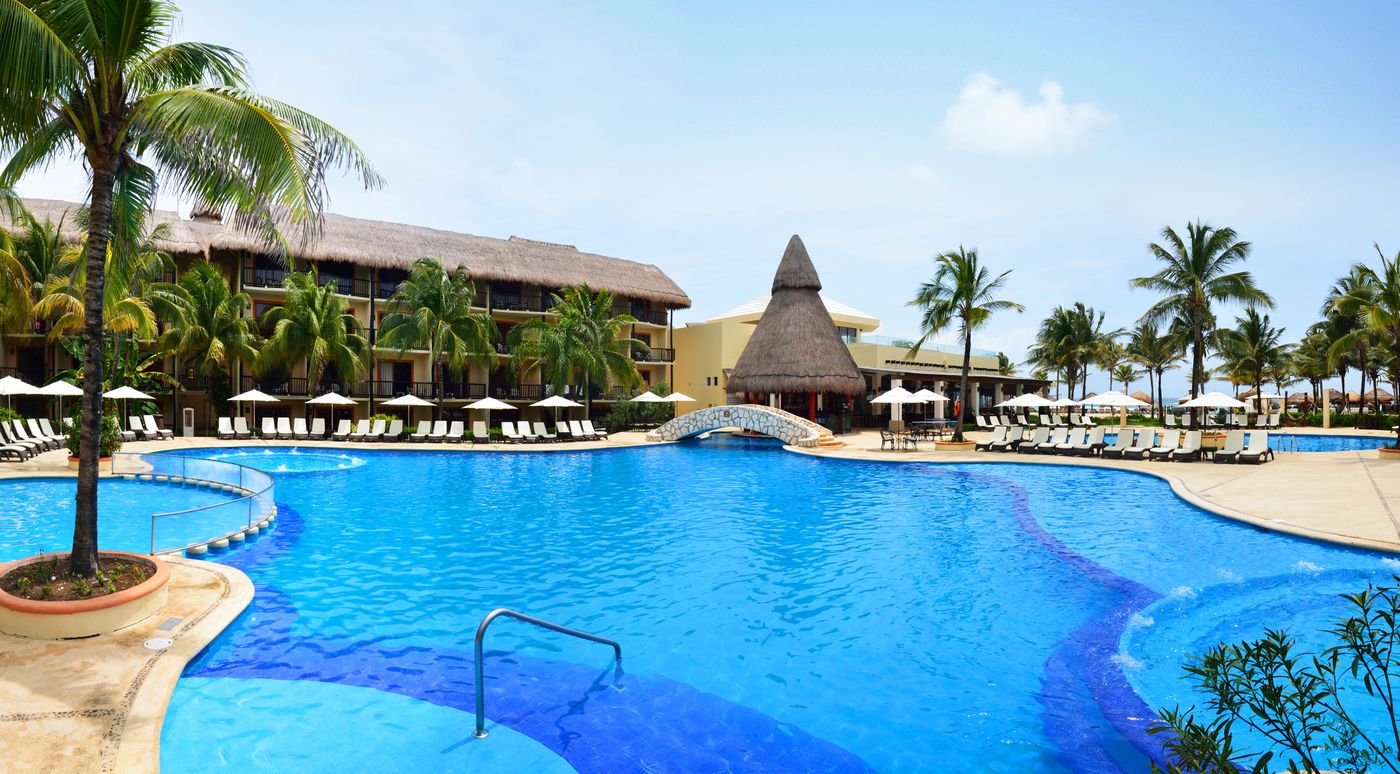Catalonia-Riviera-Maya-All-Inclusive-Pool-2