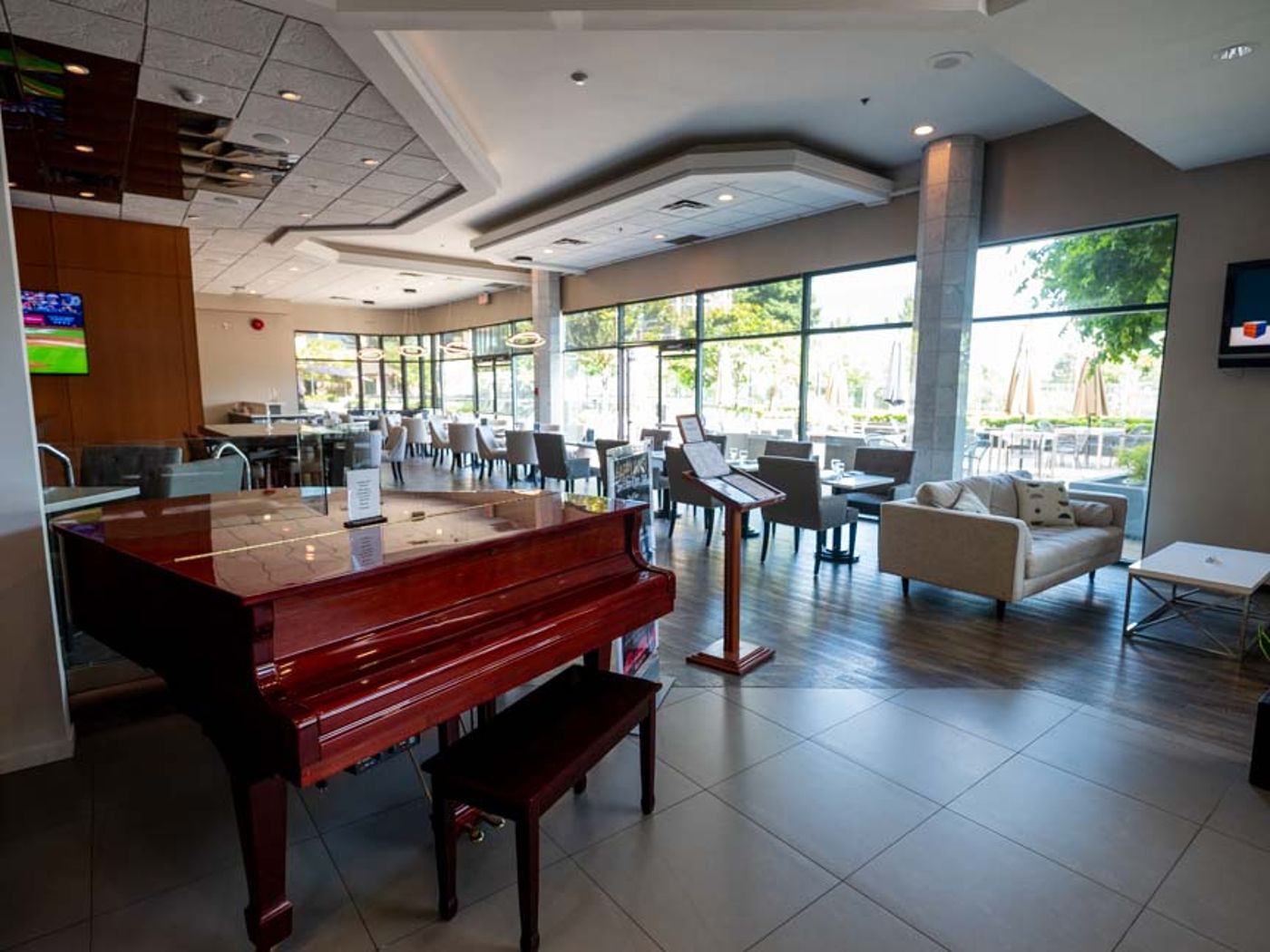 Executive-Suites-Hotel-Metro-Vancouver-Burnaby-Lobby-9