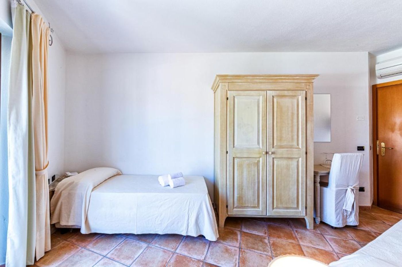 Hotel-Il-Faro-Di-Molara-Room-7